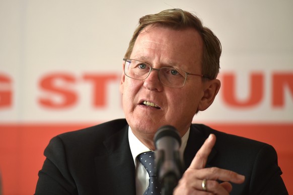 epa04703208 The Premier of Thuringia Bodo Ramelow speaks during a conference of the Rosa Luxemburg Foundation in Erfurt, Germany, 13 April 2015. Ramelow told the German press agency &#039;Deutsche Pre ...