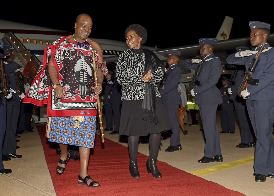 epa07598533 epa07598529 A handout photo made available by the South African government&#039;s Department of International Relations and Cooperation’s (DIRCO) shows King Mswati III of Eswatini head of  ...