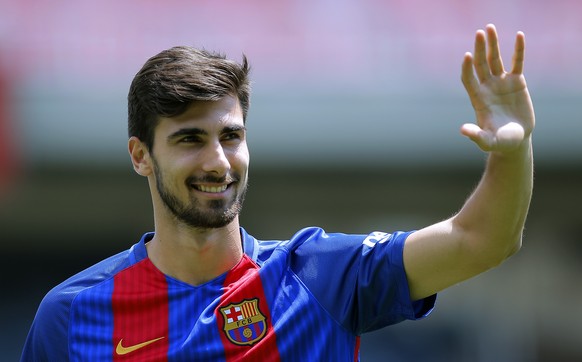FC Barcelona&#039;s new signing Andre Gomes gestures during his official presentation at the Mini Stadi stadium in Barcelona, Spain, Wednesday, July 27, 2016. Barcelona has signed Portugal midfielder  ...