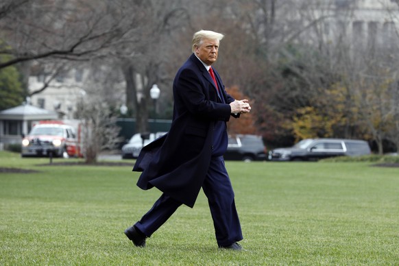 Donald Trump, 75. Geburtstag am 14. Juni News Bilder des Tages U.S. President Donald Trump walks on the South Lawn to board Marine One at the White House in Washington, DC on Saturday, December 12, 20 ...