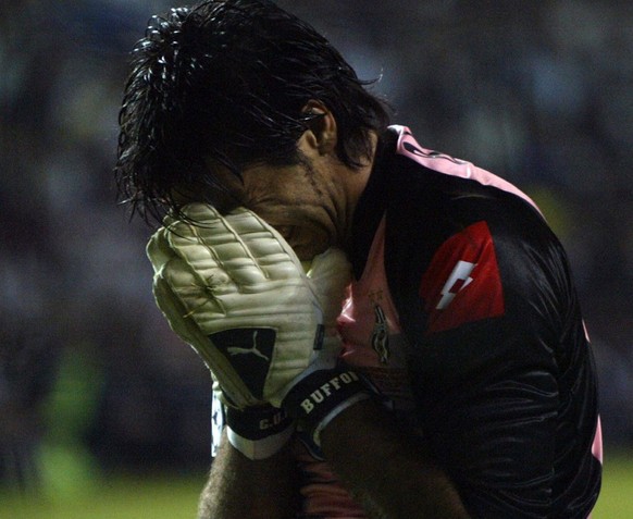 Juventus Turin&#039;s goalkeeper Gianluigi Buffon reacts in disbelief during the penalty shootout against AC Milan during the Champions League soccer final in Manchester, Wednesday 28 May 2003. AC Mil ...
