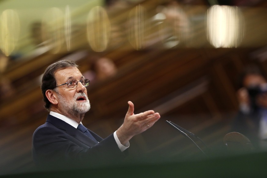 epa06259649 Spanish Prime Minister Mariano Rajoy delivers a speech during Question Time at the Lower House in Madrid, Spain, 11 October 2017. The Government undergoes Question Time a day after Catalon ...