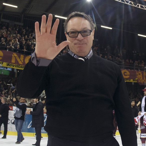 Geneve-Servette&#039;s Head coach Chris McSorley gestures after as team beating ZSC Lions, during a National League regular season game of the Swiss Championship between Geneve-Servette HC and ZSC Lio ...