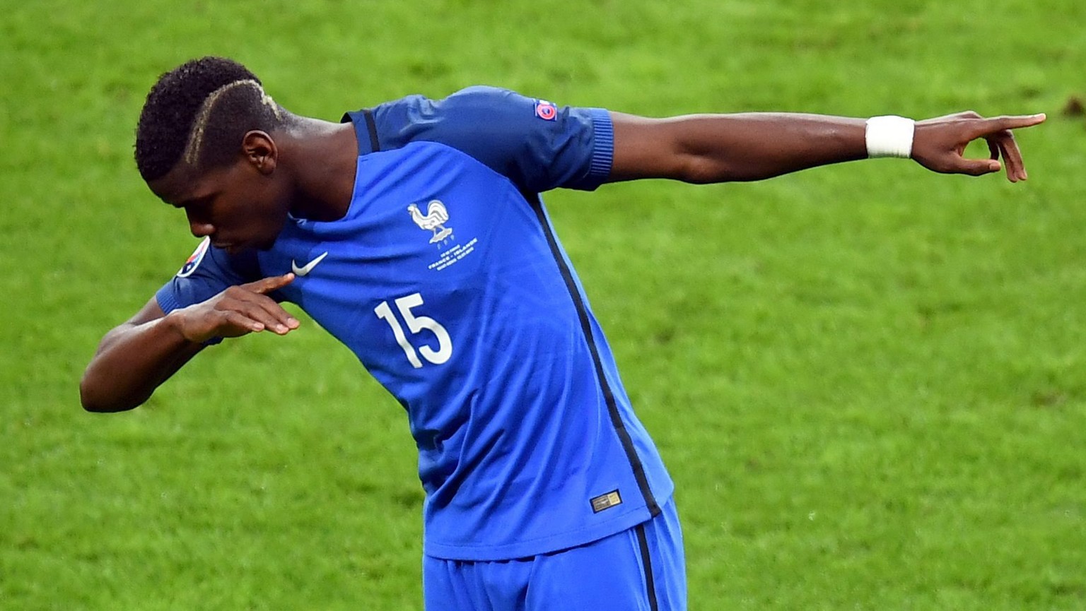 epa05406268 Paul Pogba of France celebrates after scoring the 2-0 goal during the UEFA EURO 2016 quarter final match between France and Iceland at Stade de France in Saint-Denis, France, 03 July 2016. ...