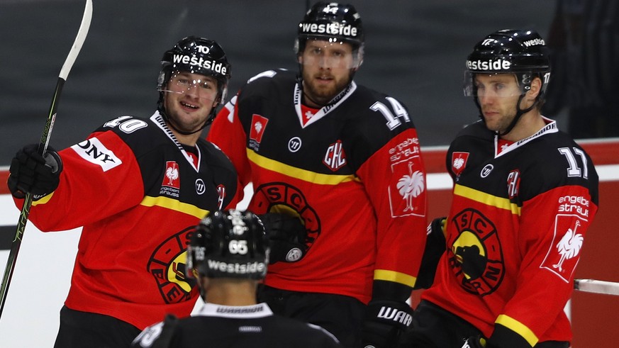 Bern&#039;s Tristan Scherwey, back left, celebrates with teammates after scoring the 2-1 during a Champions Hockey League round of 32, 2nd leg match between SC Bern of Switzerland and Red Bull Salzbur ...