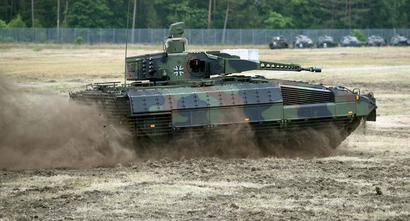 epa04816609 The German Army&#039;s new &#039;Puma&#039; infantry fighting vehicle (IFV) is officially presented on the testing grounds of the Defence technology company Rheinmetall in Unterluess, Germ ...