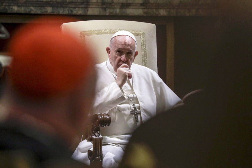 epa08084757 Pope Francis (C) delivers his speech on the occasion of his Christmas greetings to the Roman Curia, in the Clementine Hall at the Vatican, 21 December 2019. EPA/ANDREW MEDICHINI / POOL