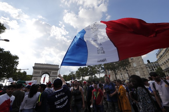 epa06891195 French supporters celebrate when France scores on the Champs-Elysees venue during the FIFA World Cup 2018 final match between France and Croatia in Paris, France, 15 July 2018. EPA/IAN LAN ...