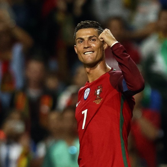 epa06175294 Portugal´s Cristiano Ronaldo celebrates scoring during the FIFA World Cup Group B qualification soccer match between Portugal and Faroe Islands at Bessa Stadium, Porto, Portugal, 31 August ...