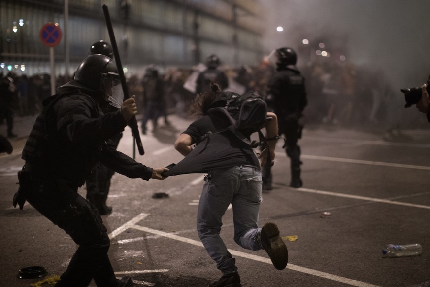 Demonstrators run away from Police officers outside El Prat airport in Barcelona, Spain, Monday, Oct. 14, 2019. Riot police have charged at protesters outside Barcelona&#039;s airport after the Suprem ...