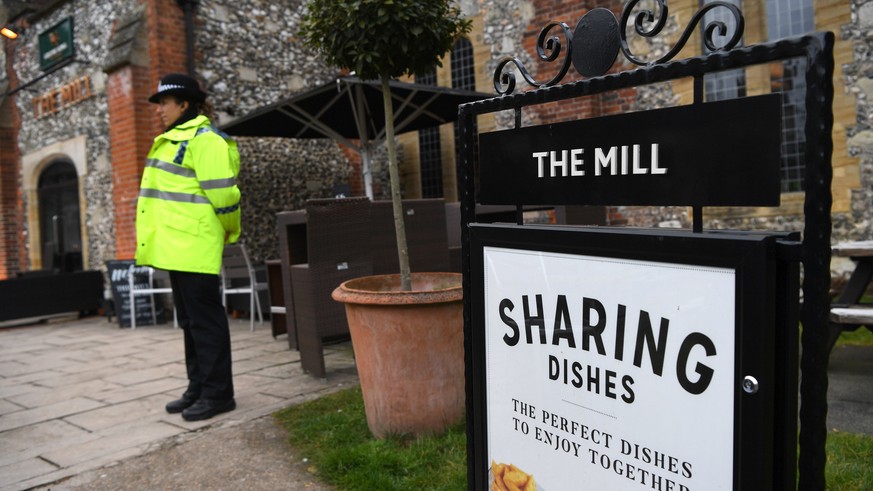 epa06596052 Police stand near &#039;The Mill&#039; pub which has been cordoned off in Salisbury, Britain, 11 March 2017. Russian ex-spy Sergei Skripal and his daughter Yulia Skripal were attacked with ...