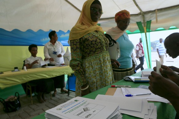 Wähler in einem Abstimmungslokal in der ruandischen Hauptstadt Kigali.