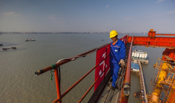 epa06742726 A man works on the Shanghai-Nantong Yangtze River Bridge in Nantong, Jiangsu Province, China, 16 May 2018. Due for completion in 2019, the Shanghai-Nantong Yangtze River Bridge will take i ...