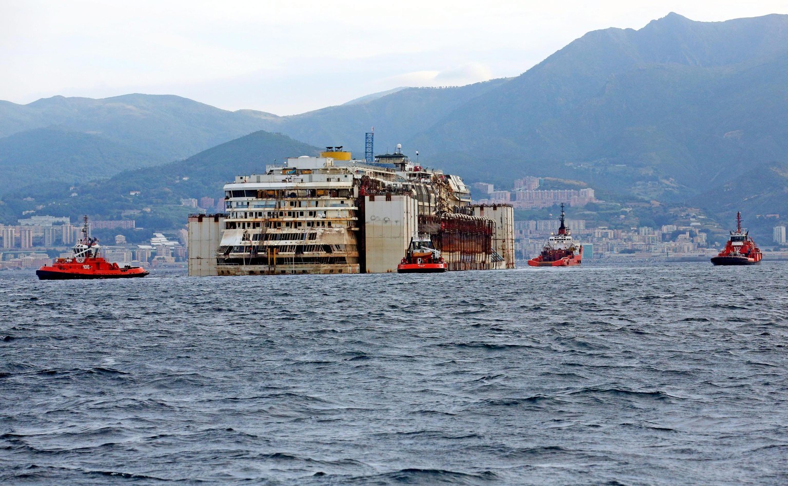 Die Costa Concordia vor Genua.