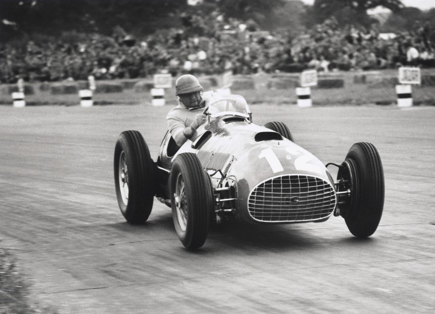 1951 British Grand Prix. Silverstone, Great Britain. 14 July 1951. Jose Froilan Gonzalez, Ferrari 375, 1st position, action. PUBLICATIONxINxGERxSUIxAUTxHUNxONLY open-uri20120929-20882-1jbi902