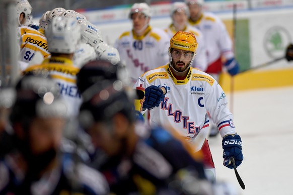 Kloten&#039;s player Denis Hollenstein, right, celebrates the 2-1 goal, during the fifth match of the playout final of the National League Swiss Championship between HC Ambri-Piotta and EHC Kloten, at ...