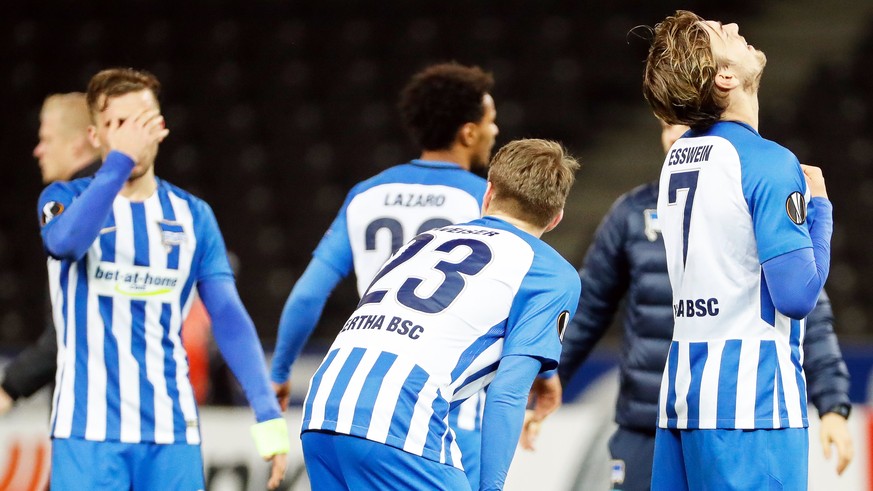 epa06375385 Berlin players react after the UEFA Europa League group stage soccer match between Hertha BSC and Ostersunds FK at Olympic stadium in Berlin, Germany, 07 December 2017. EPA/FELIPE TRUEBA