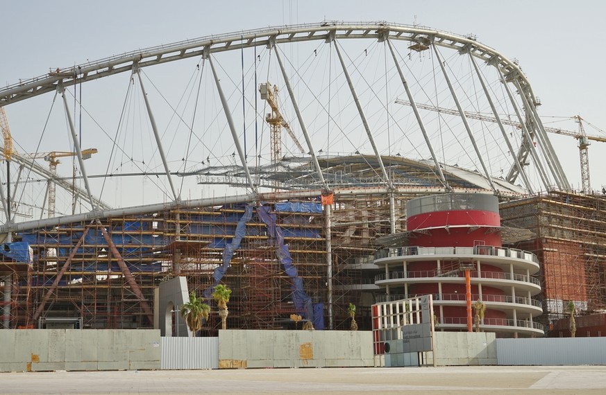 Auch das «Khalifa International Stadium» im Jahr 2016 wird von Gastarbeitern errichtet.&nbsp;