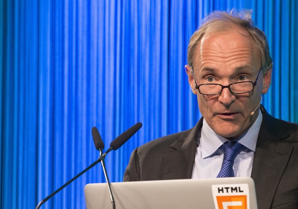 Sir Timothy John &quot;Tim&quot; Berners-Lee, inventor of the World Wide Web, speaks during the ceremony to Gottlieb Duttweiler Prize 2015, on Wednesday, 29. April 2015 in Rueschlikon, Zurich, Switzer ...