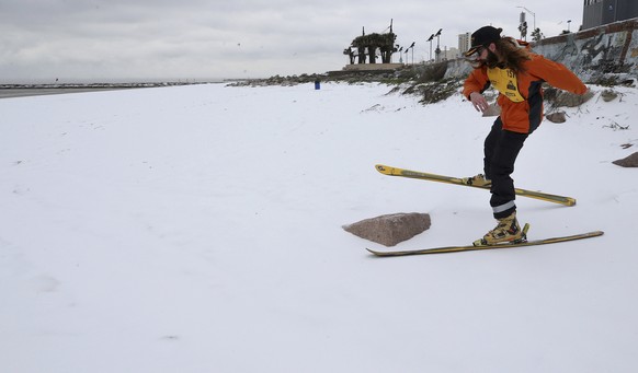 Sam Fagg skis on the beach near 45th Street in Galveston, Texas on Monday, Feb. 15, 2021, after an overnight winter storm covered the island in ice and snow. (Jennifer Reynolds/The Galveston County Da ...