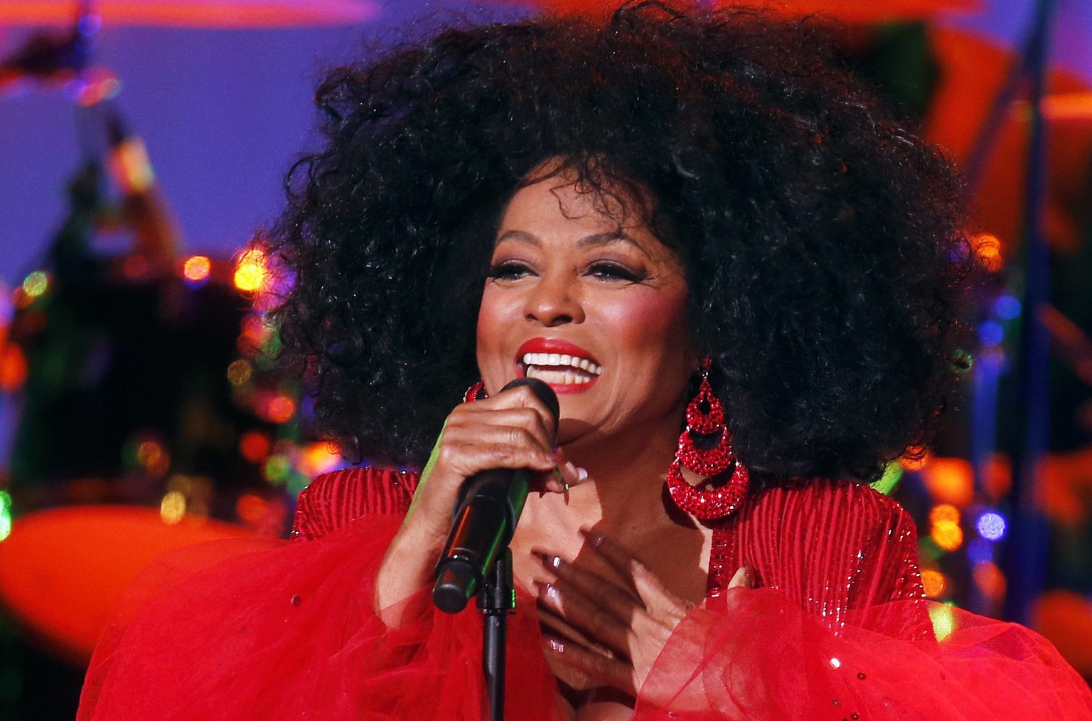 epa04135054 (FILE) The file picture dated 08 July 2013 shows US singer Diana Ross perfoming on stage during her concert in Santiago de Chile, Chile. Diana Ross will turn 70 on 26 March 2014. EPA/FELIP ...