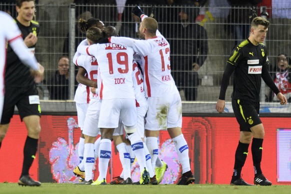 Les joueurs sedunois celebrent le 2 a 0 lors de la rencontre de football de Super League entre le FC Sion et Grasshopper Club Zuerich, GC, ce dimanche 26 novembre 2017 au stade de Tourbillon a Sion. ( ...