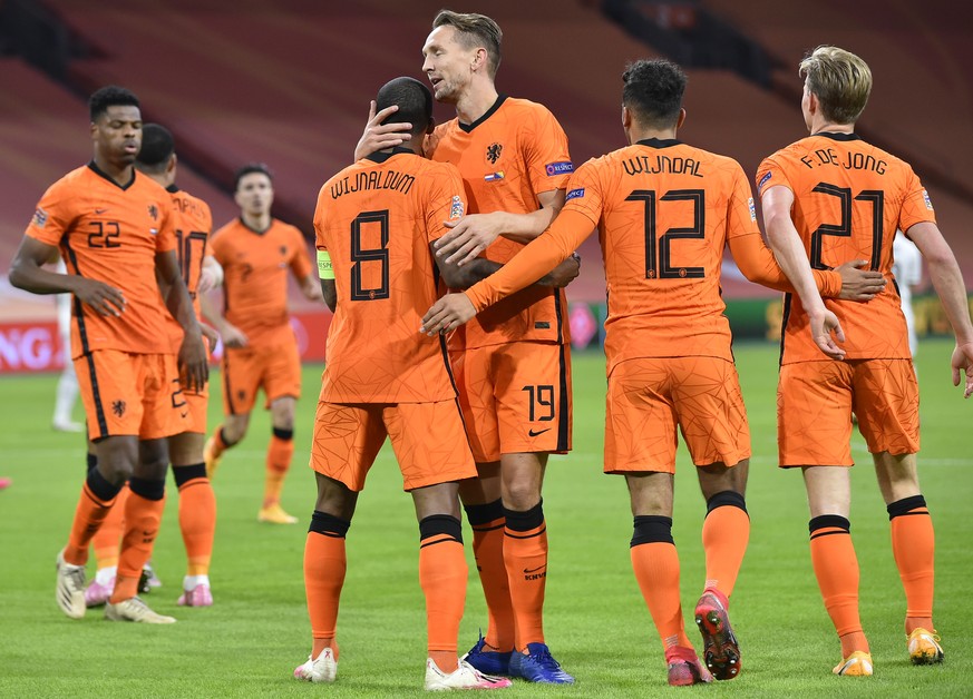 Netherlands&#039; Luuk de Jong, center right, hugs Netherlands&#039; Georginio Wijnaldum who scored his side&#039;s first goal during the UEFA Nations League soccer match between The Netherlands and B ...