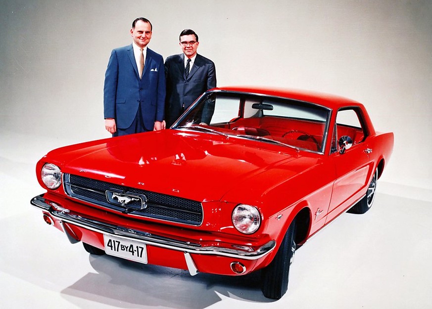 Der frühere Chrysler-Chef Lee Iacocca (links) galt als einer der Väter des Ford Mustang. (Archivbild)