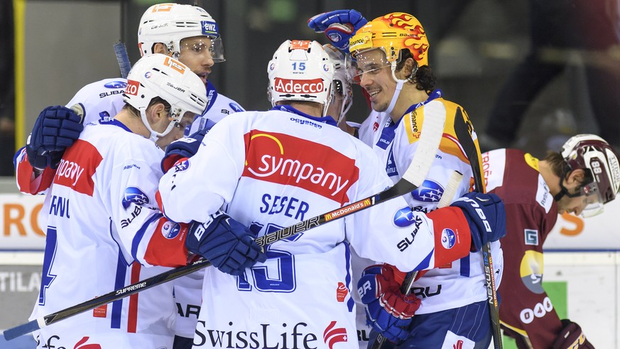 Les joueurs zurichois, laissent eclater leurs joie, lors du match du championnat suisse de hockey sur glace de National League LNA, entre le Geneve Servette HC et le ZSC Lions, ce samedi 15 octobre 20 ...
