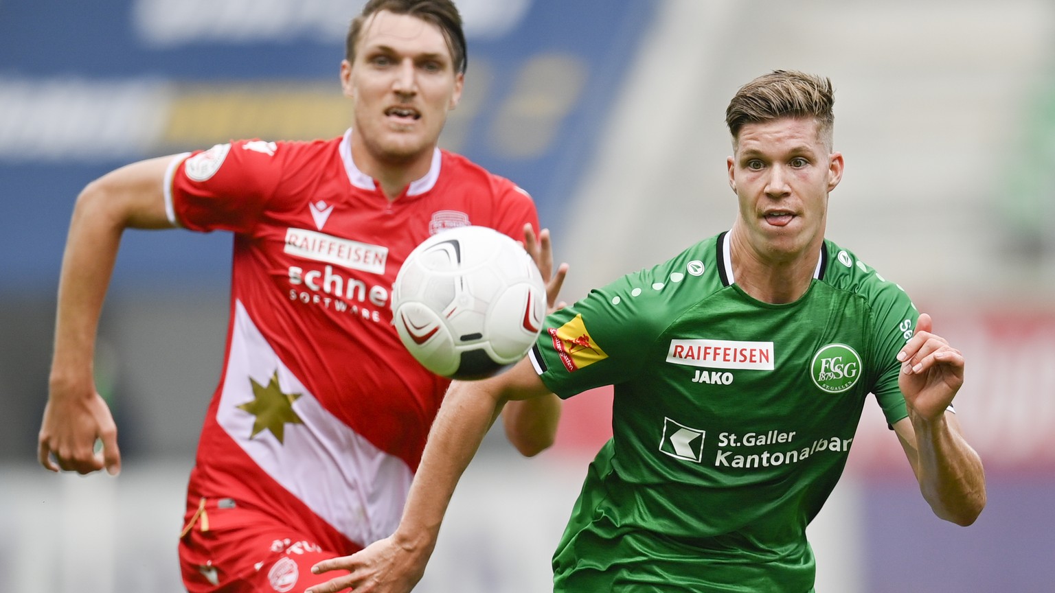 St. Gallens Cedric Itten, rechts, gegen Thuns Nikki Havenaar, im Fussball Super League Spiel zwischen dem FC St. Gallen und dem FC Thun, am Sonntag, 28. Juni 2020, im Kybunpark in St. Gallen. (KEYSTON ...