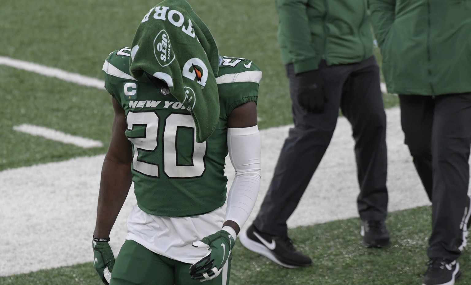 New York Jets&#039; Marcus Maye leaves the field with a towel over his head after an NFL football game against the Las Vegas Raiders, Sunday, Dec. 6, 2020, in East Rutherford, N.J. (AP Photo/Bill Kost ...