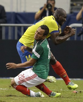 Segundo Castillo verletzt sich im Testspiel gegen Mexiko.