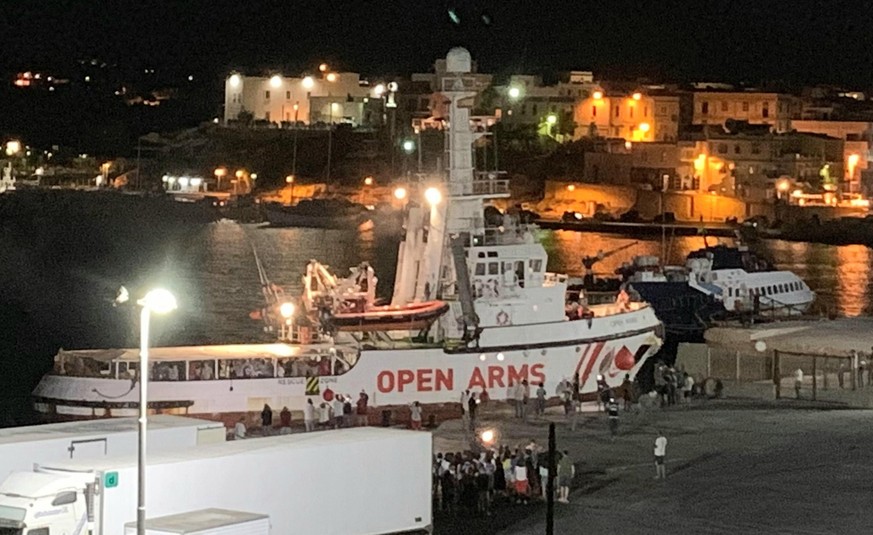 epa07783102 The Spanish humanitarian ship &#039;Open Arms&#039;, with migrants on board, arrives in Lampedusa island, southern Italy, 20 August 2019. An Italian public prosecutor has ordered the confi ...