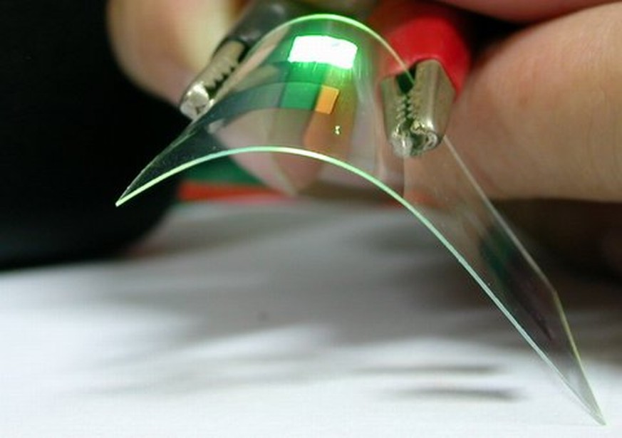 Eine organische Leuchtdiode (OLED) auf einer biegsamen Kunststofffolie.