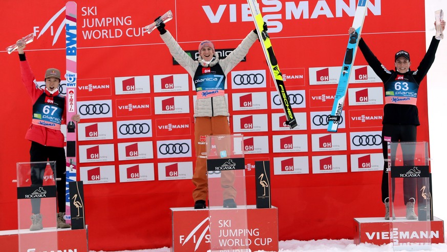 epa09099743 Winner Karl Geiger of Germany (C), second placed Ryoyu Kobayashi of Japan (L) and third placed Bor Pavlovcic of Slovenia (R) celebrate on the podium for the Large Hill individual competiti ...