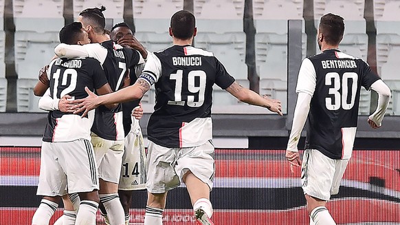 epa08279646 Juventus players celebrate the 1-0 goal during the Italian Serie A soccer match Juventus FC vs FC Internazionale Milano at the Allianz Stadium in Turin, Italy, 08 March 2020. EPA/ALESSANDR ...