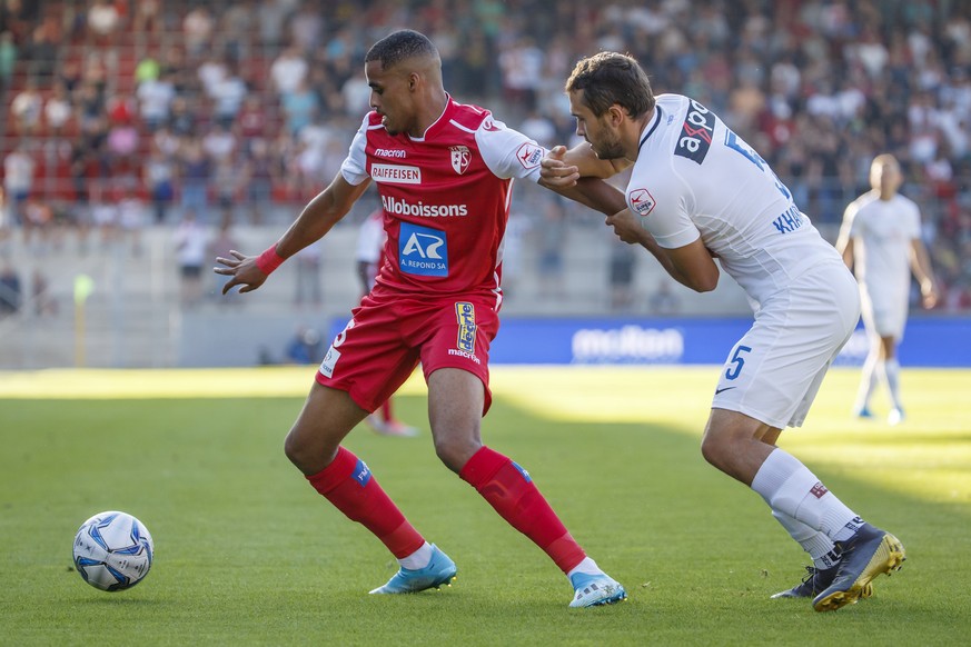 Sion&#039;s forward Yassin Fortune, left, fights for the ball with Zurich&#039;s defender Levan Kharabadze, right, during the Super League soccer match of Swiss Championship between FC Sion and FC Zue ...