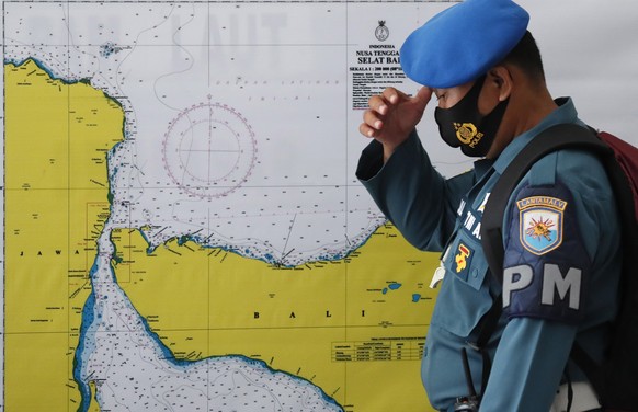 epaselect epa09154069 A military officer stands in front of a map of the search area for the missing Indonesian Navy submarine KRI Nanggala, at a command in Ngurah Rai Airport in Bali, Indonesia, 23 A ...