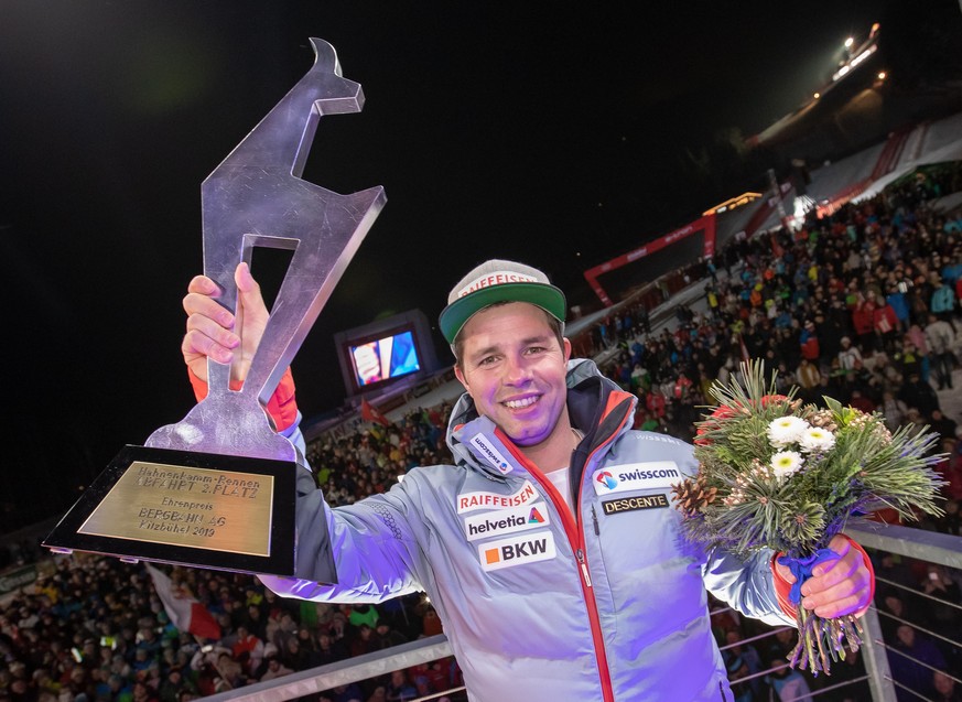 epa07319294 Second placed Beat Feuz of Switzerland celebrates during the award ceremony for the Men&#039;s Downhill race of the FIS Alpine Skiing World Cup in Kitzbuehel, Austria, 25 January 2019. EPA ...