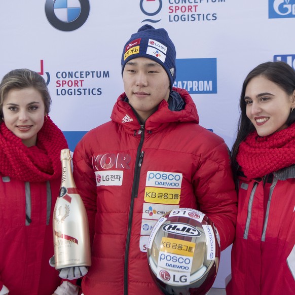 epa06433623 Sungbin Yun (C) from South Korea celebrates winning the Men&#039;s Skeleton World Cup in St. Moritz, Switzerland, 12 January 2018. EPA/URS FLUEELER