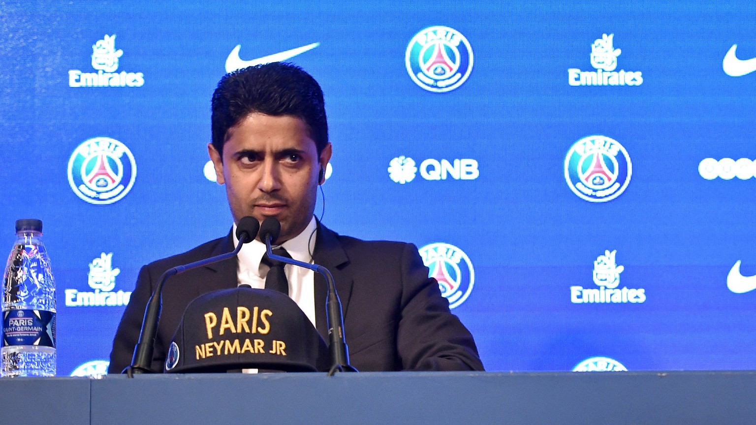 epa06124214 Paris Saint Germain&#039;s chairman and CEO Nasser Al-Khelaif (L) and Brazilian striker Neymar Jr (R) speak to media during a press conference at the Parc des Princes stadium in Paris, Fra ...