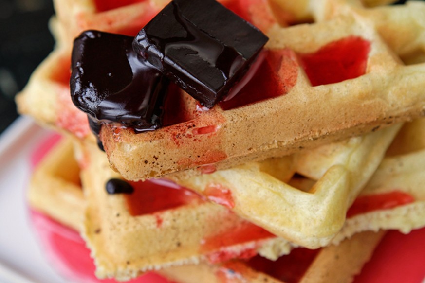 Champagne Waffles with Chocolate Butter and Blood Orange Syrup waffeln champagner schokolade dessert essen food http://bravetart.com/recipes/ChampagneWaffles