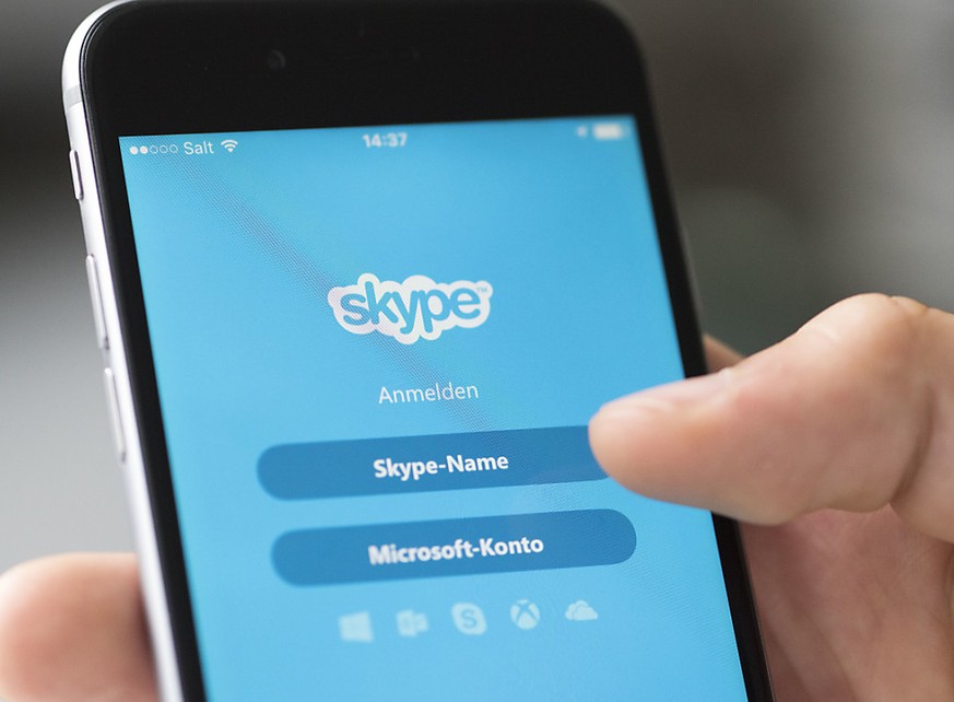 Gespräche im Onlinetelefonie-Dienst Skype können von Microsoft-Mitarbeitern mitgehört werden. (Symbolbild)