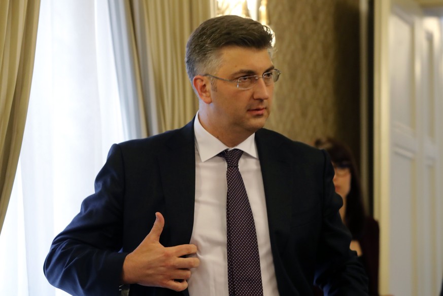 epa05930776 Croatian Prime Minister Andrej Plenkovic gestures during a press conference in Zagreb, Croatia, 27 April 2017. Reports state Plenkovic on 27 April dismissed three ministers from his coalit ...