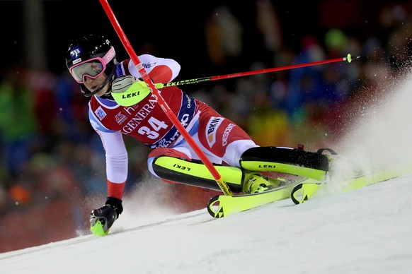 epa08112859 Tanguy Nef of Switzerland clears a gate during the first run of the Men&#039;s Slalom race at the FIS Alpine Skiing World Cup in Madonna di Campiglio, Italy, 8 January 2020. EPA/ANDREA SOL ...