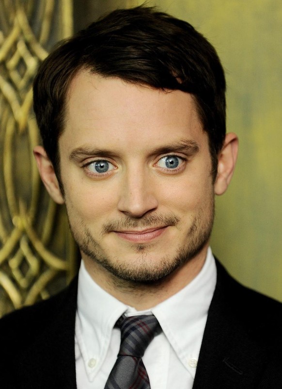 epa03499432 Actor Elijah Wood, of the US, arrives for the premiere of &#039;The Hobbit: An Unexpected Journey&#039; at the Ziegfeld Theater in New York, New York, USA, 06 December 2012. The film opens ...