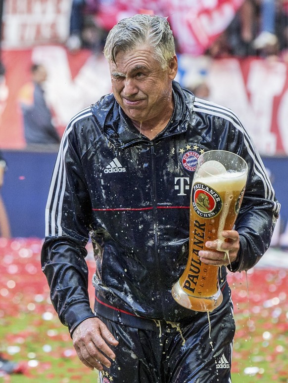 epa05977219 Bayern head coach Carlo Ancelotti celebrates with beer winning the German championship title after the Bundesliga soccer match between FC Bayern Munich and SC Freiburg in Munich, Bavaria G ...