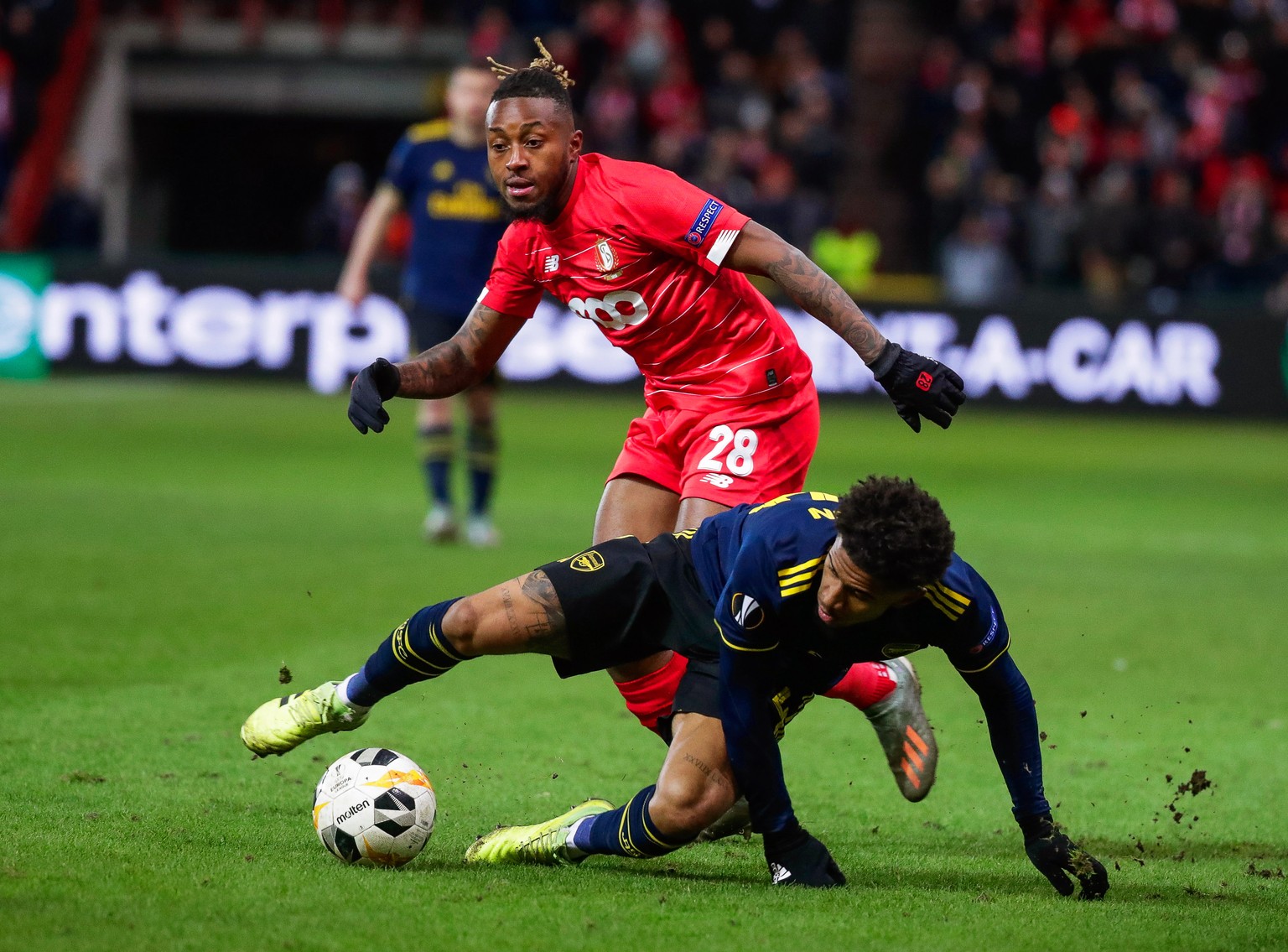 epa08066373 Reiss Nelson (bottom) of Arsenal in action against Samuel Bastien (up) of Liege during the UEFA Europa League group F soccer match between Standard Liege and Arsenal FC at Stade Maurice Du ...