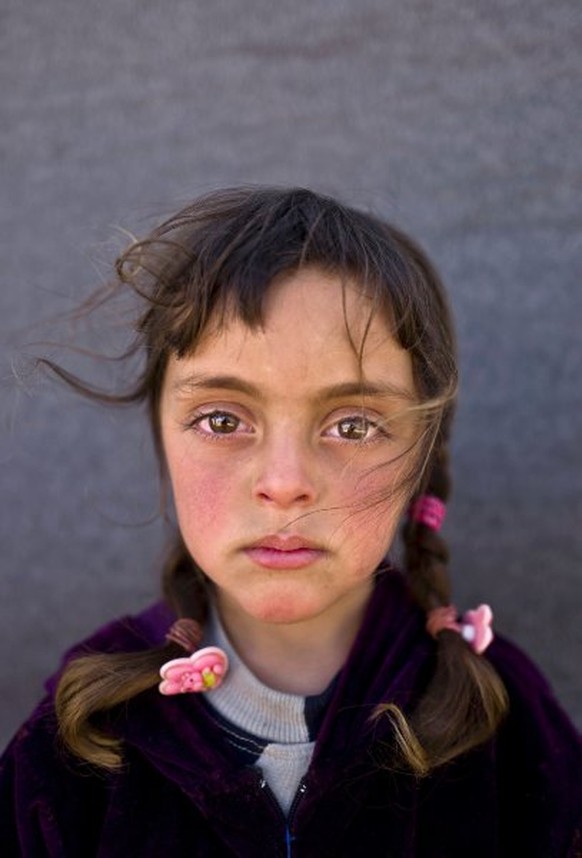 HANDOUT - Das Siegerfoto des internationalen Foto-Wettbewerbs «Unicef-Foto des Jahres 2017&quot; des israelischen Fotografen Muhammed Muheisen zeigt das syrische Flüchtlingsmädchen Zahra Mahmoud (5) a ...