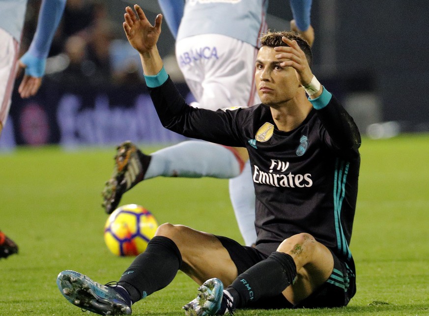 epa06423493 Real Madrid&#039;s Cristiano Ronaldo reacts during the Spanish First Division League 18th round match between Celta de Vigo and Real Madrid at the Balaidos stadium in Vigo, Community of Ga ...